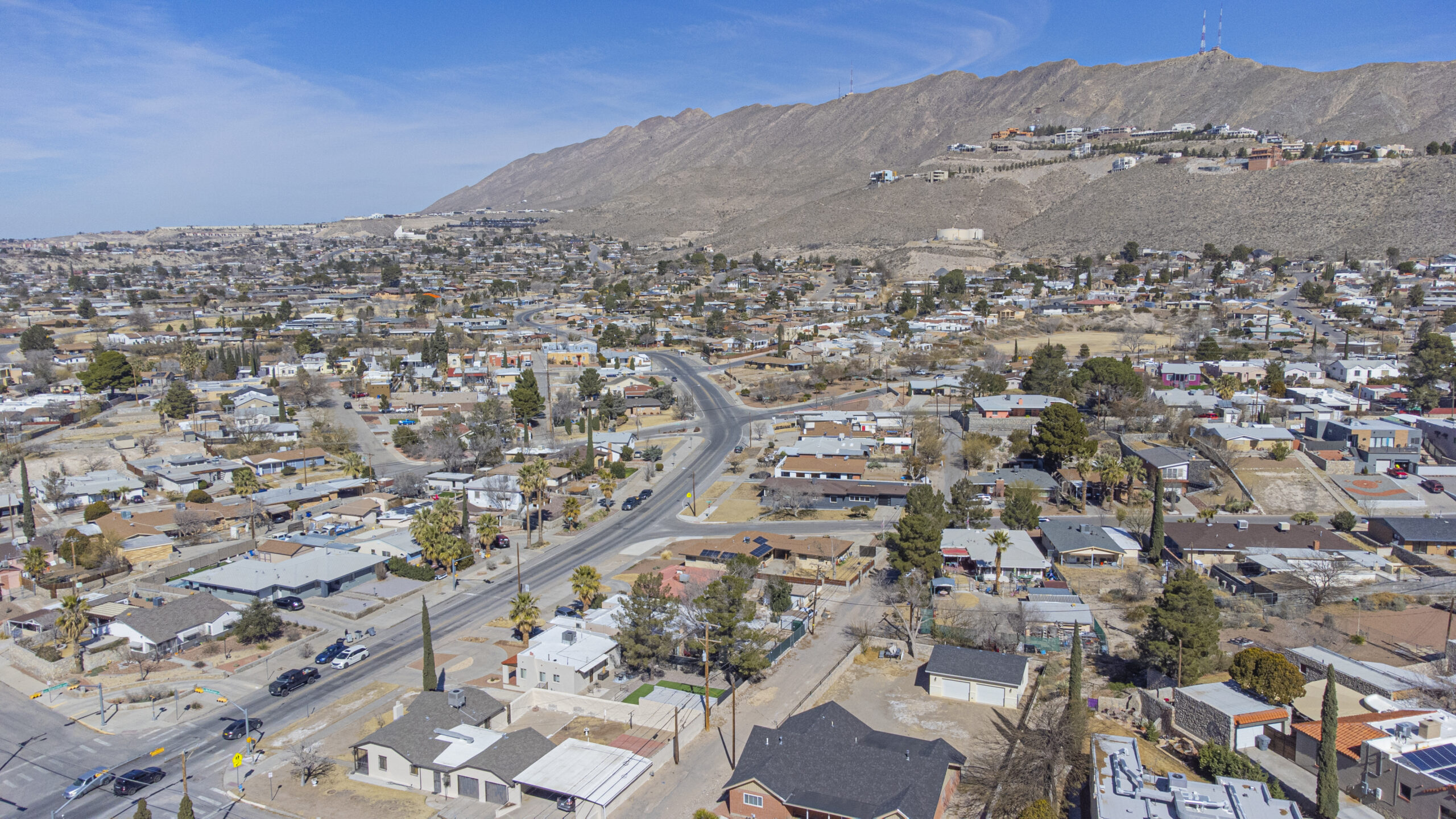 El paso scenic drive showing a home owner driving around looking for houses for sale in el paso texas by the franklin mountains